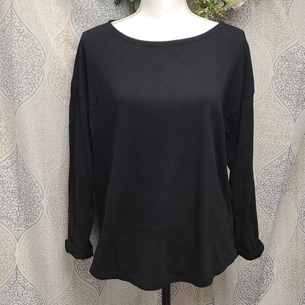 Black sweatshirt